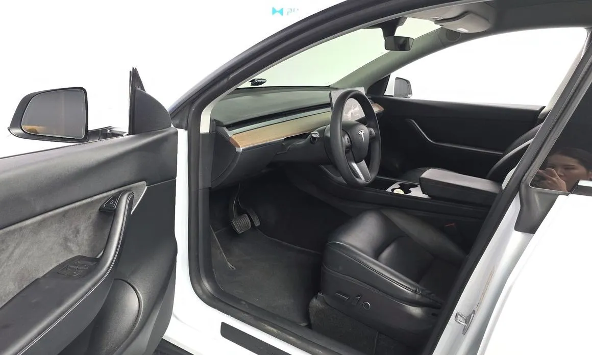 Tesla Model Y — фото 9