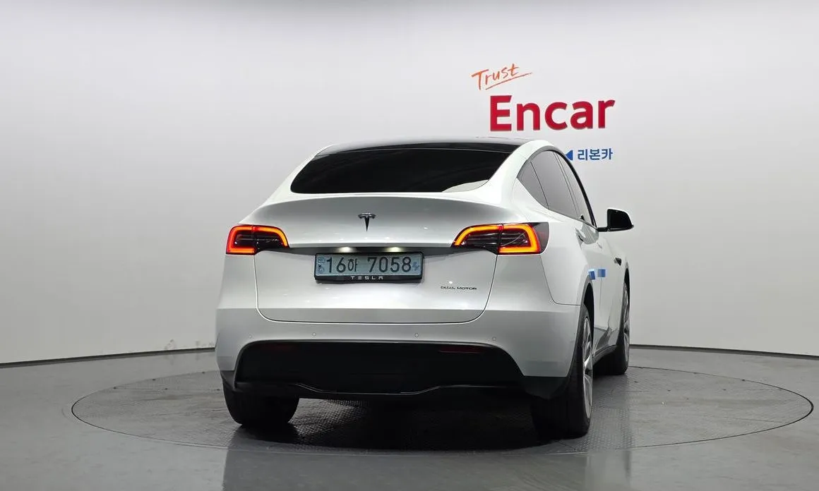 Tesla Model Y — фото 3