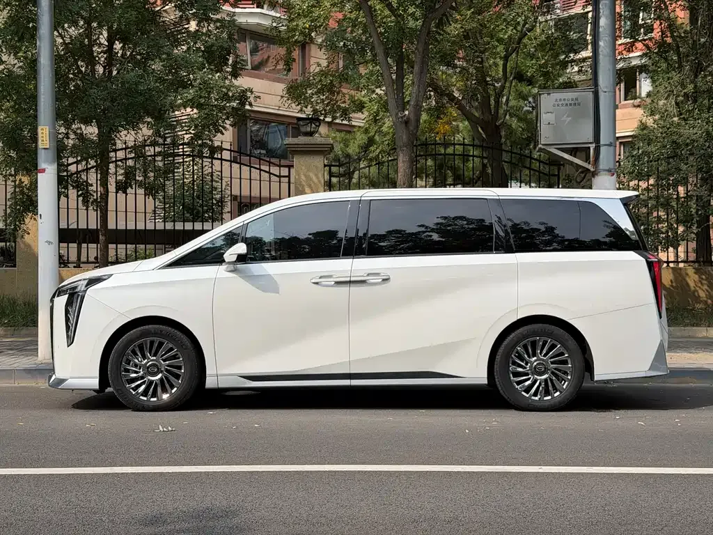 GAC Motor Trumpchi M8 — фото 9