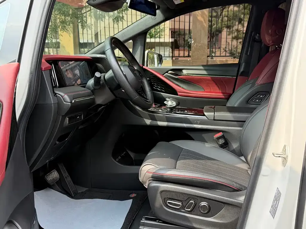 GAC Motor Trumpchi M8 — фото 10
