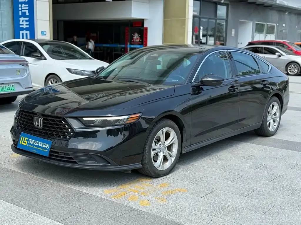 Honda Accord — фото 1