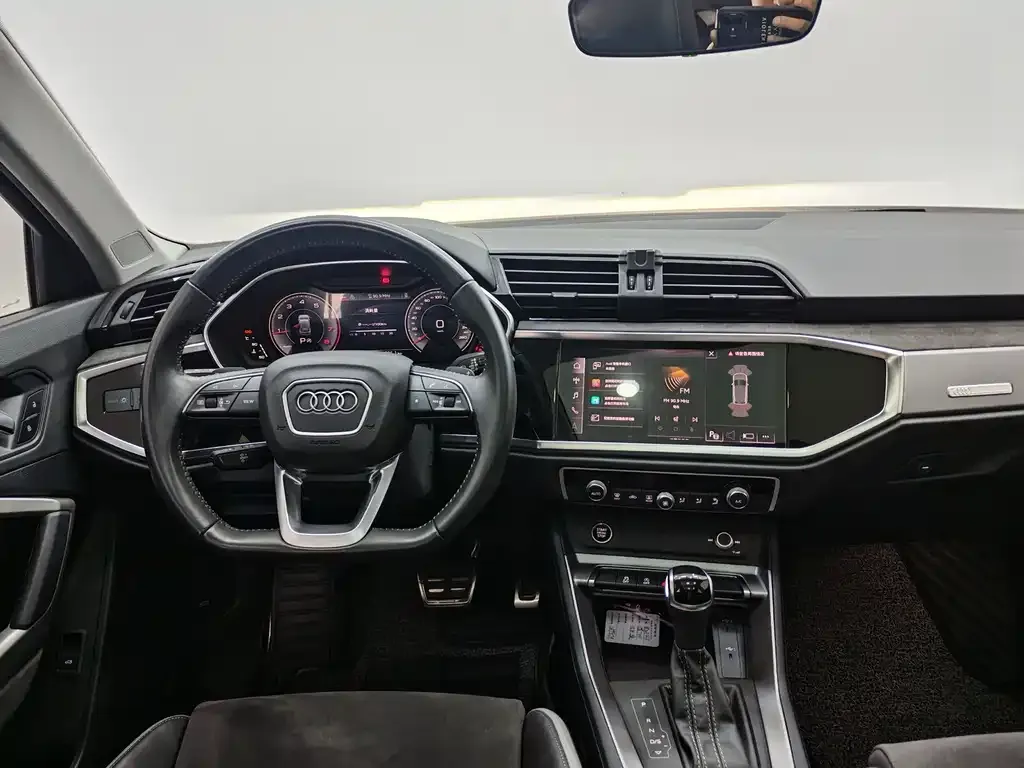 Audi Q3 — фото 8