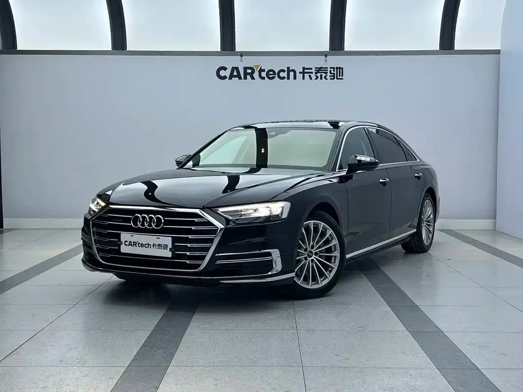 Audi A8 — фото 1