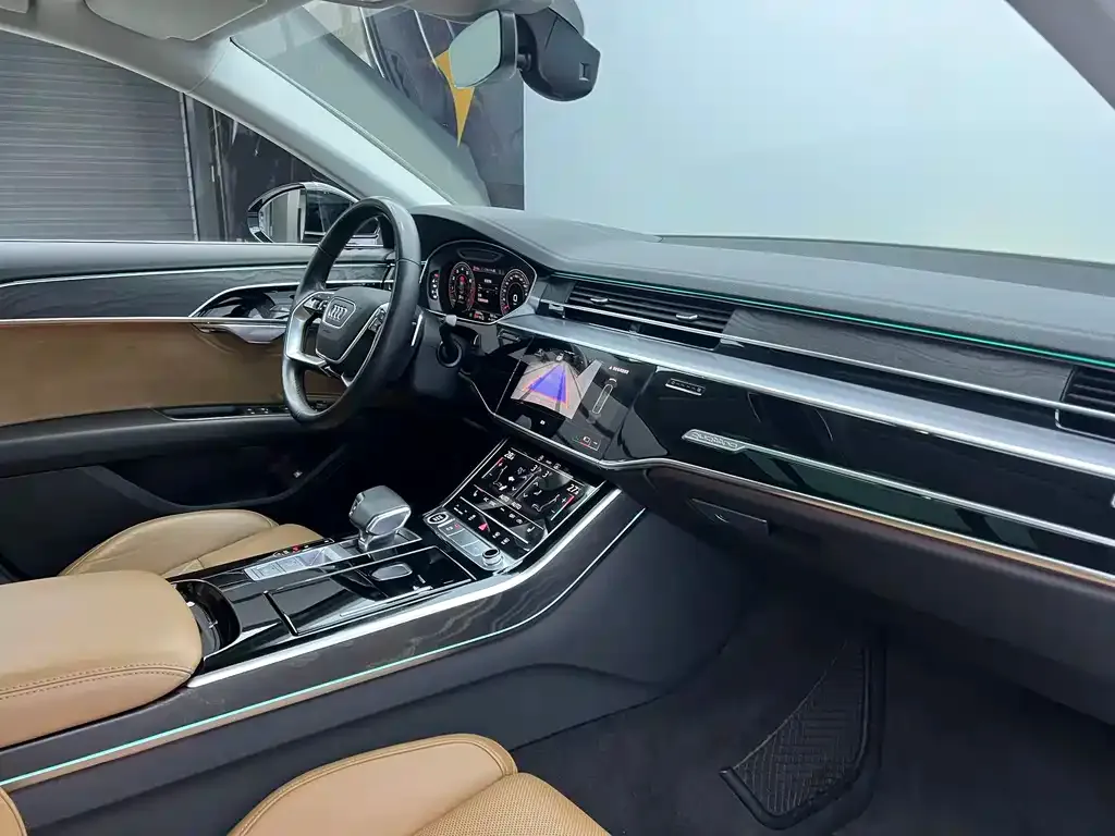 Audi A8 — фото 9