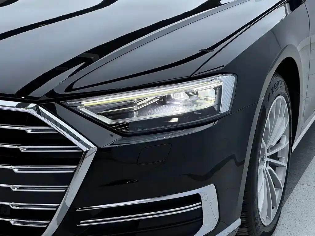 Audi A8 — фото 10