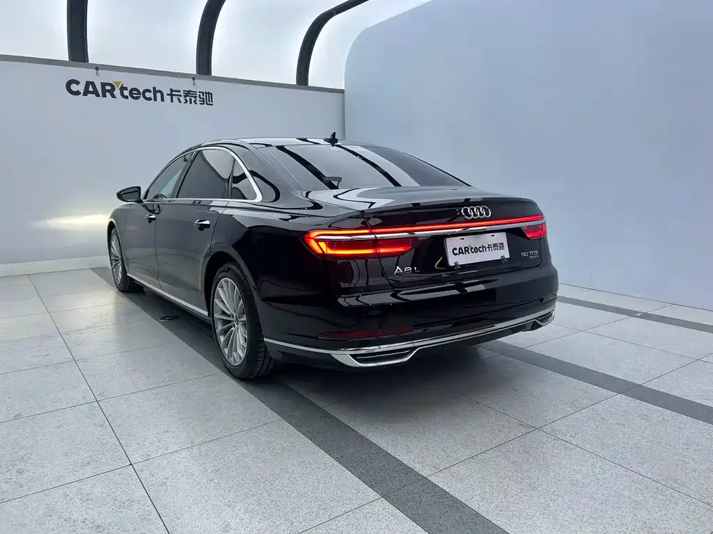 Audi A8 — фото 3