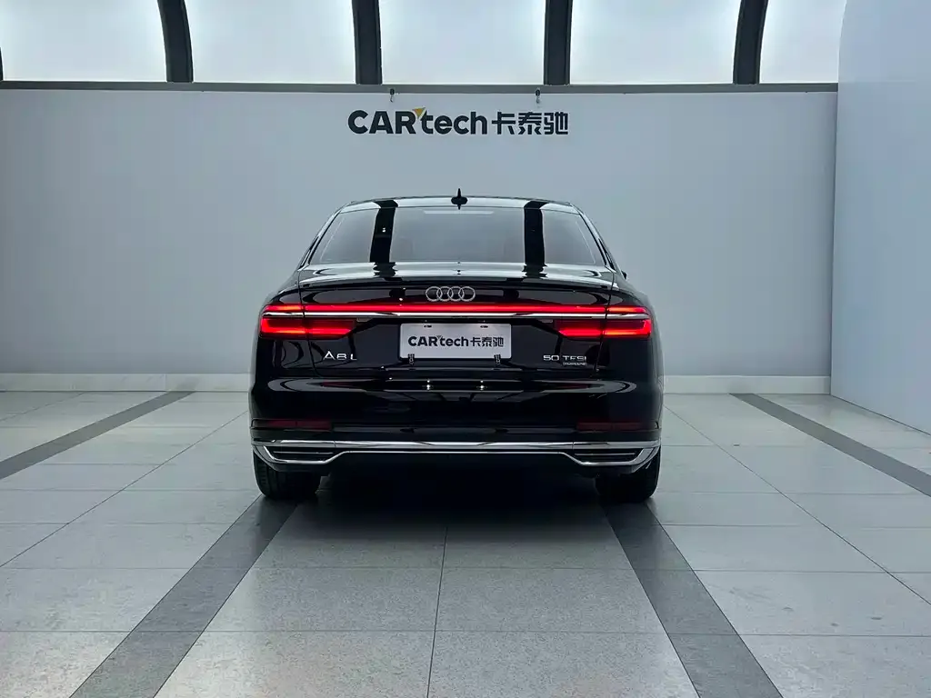 Audi A8 — фото 2