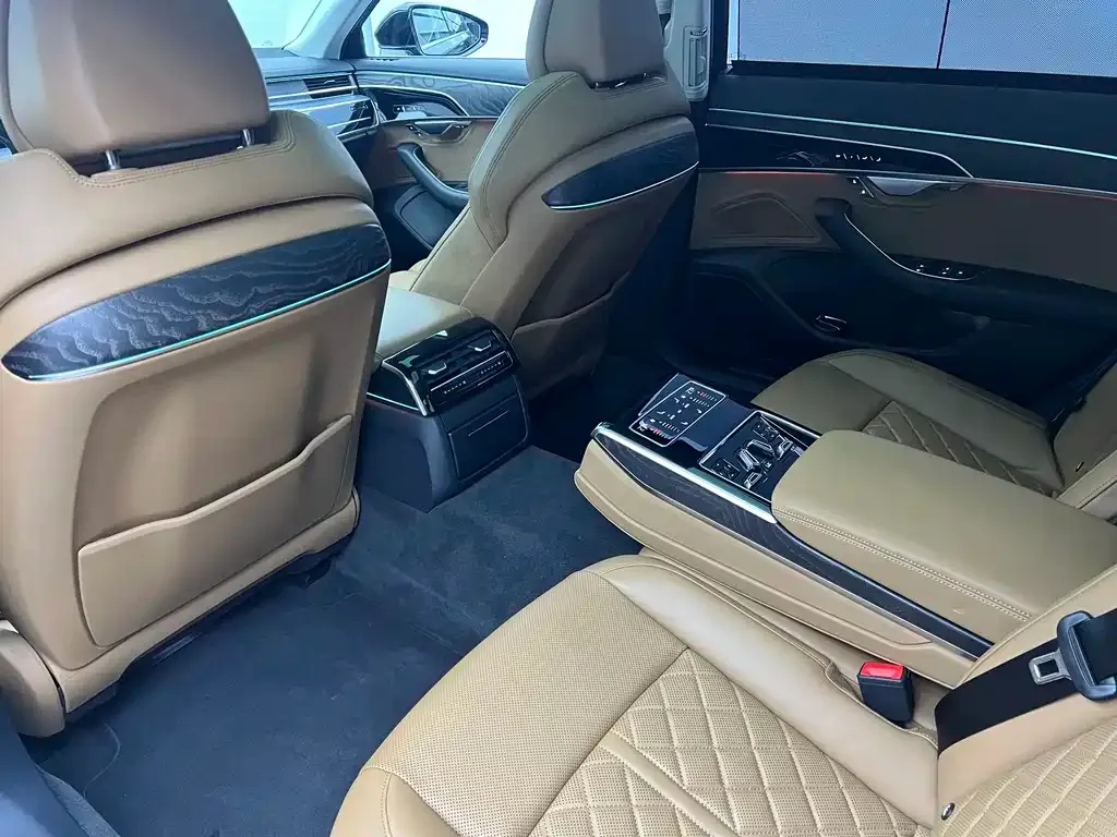 Audi A8 — фото 4