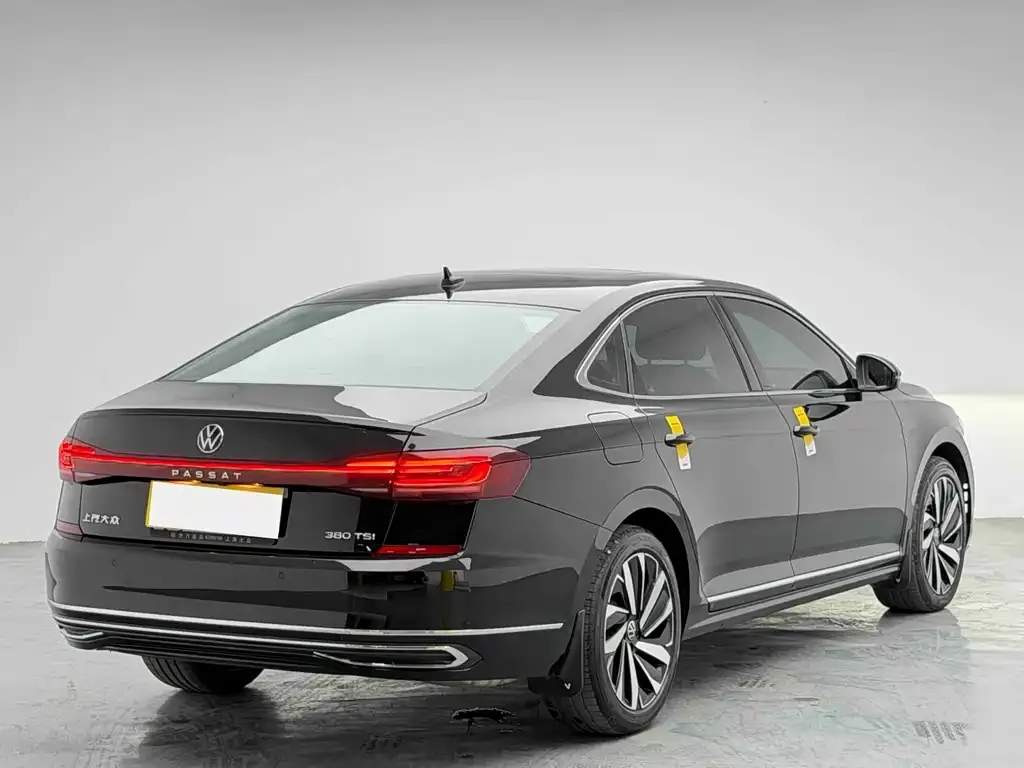 Volkswagen Passat — фото 10