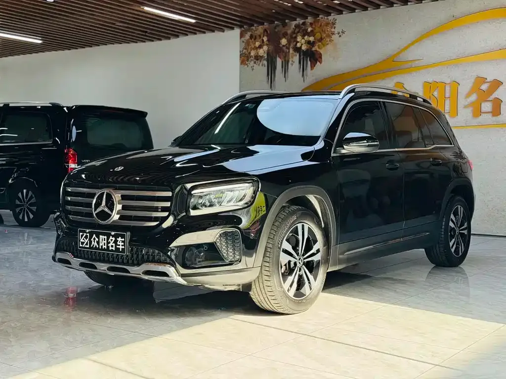 Mercedes-Benz GLB — фото 1