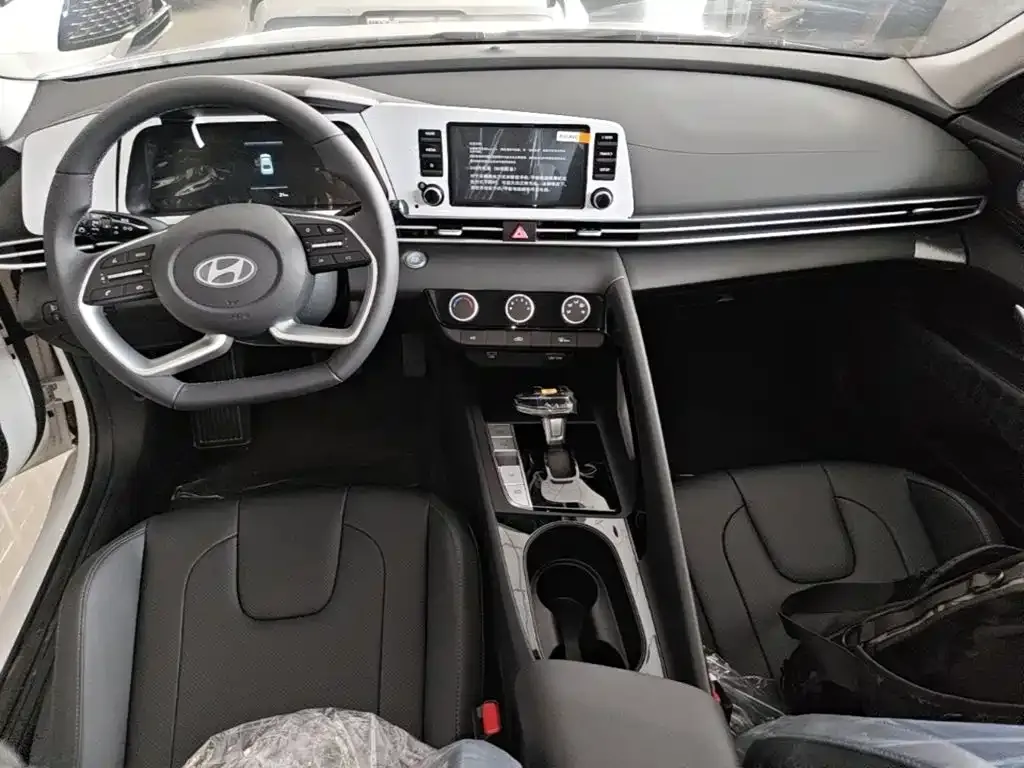 Hyundai Elantra — фото 10