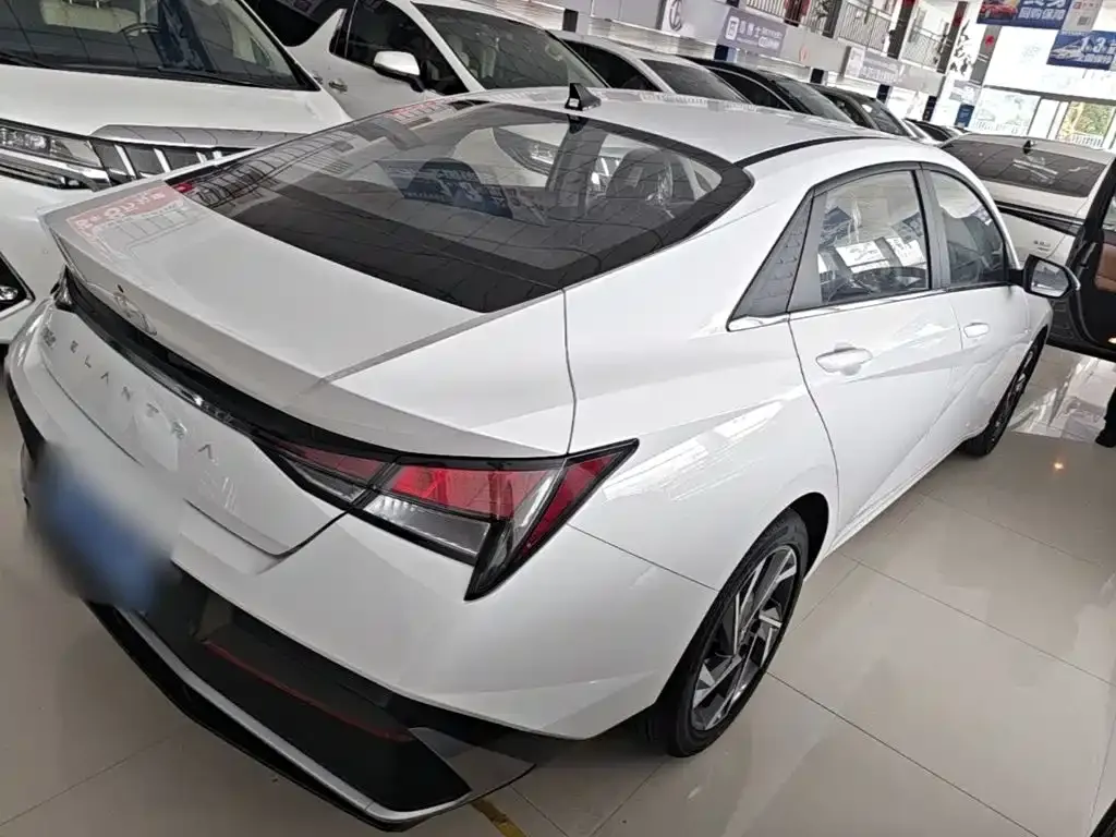 Hyundai Elantra — фото 5