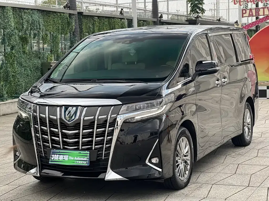 Toyota Alphard — фото 1
