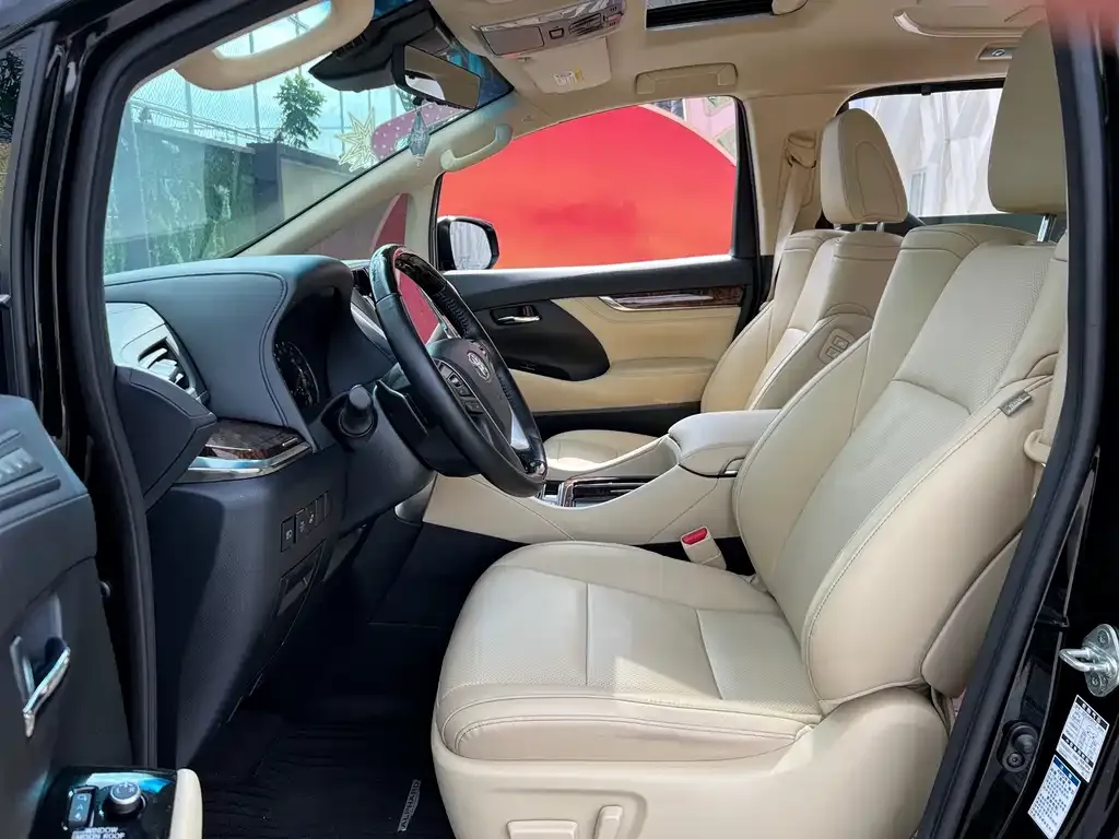Toyota Alphard — фото 3