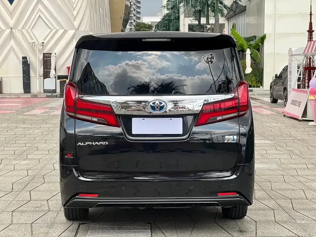 Toyota Alphard — фото 10