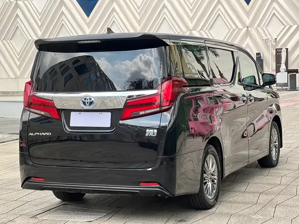 Toyota Alphard — фото 8