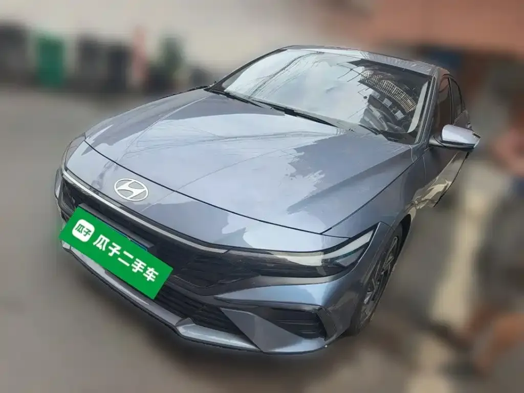 Hyundai Elantra — фото 1