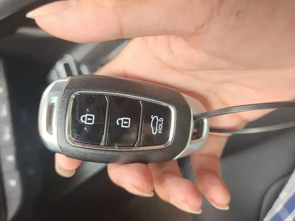 Hyundai Elantra — фото 9