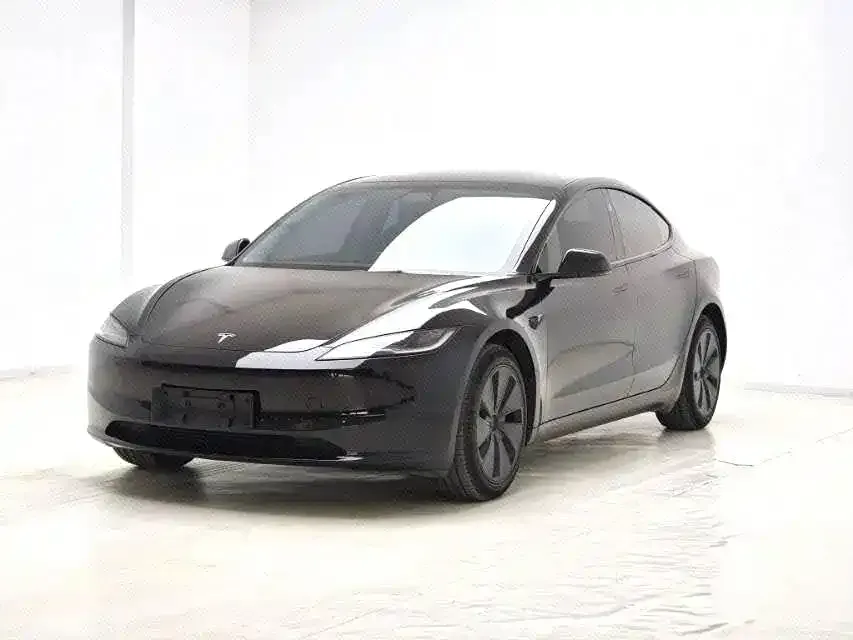 Tesla Model 3 — фото 1