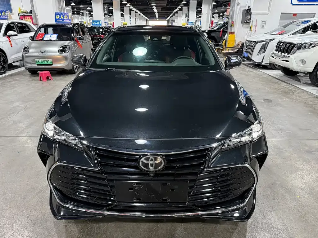 Toyota Avalon — фото 1