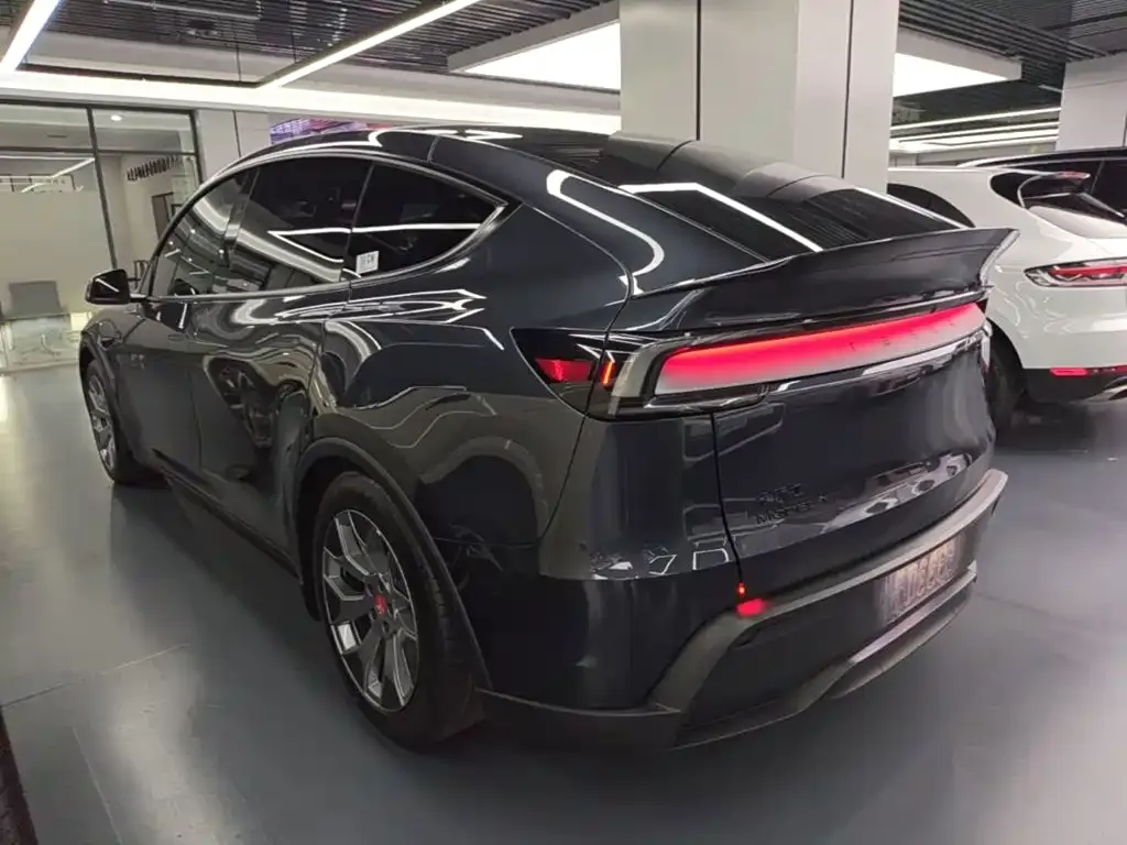 Tesla Model Y L — фото 9
