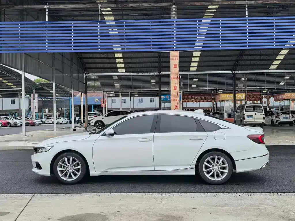 Honda Accord — фото 8