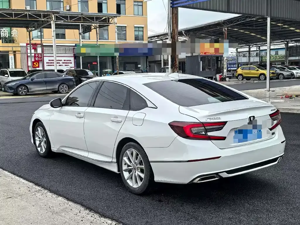 Honda Accord — фото 9