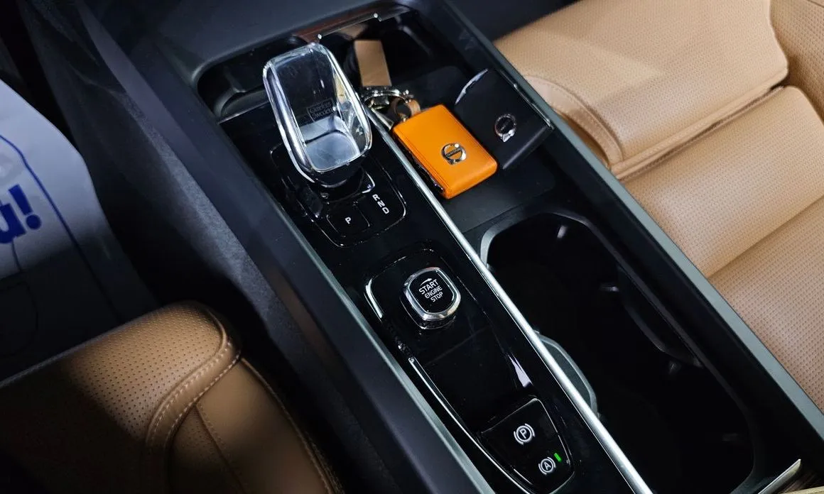 Volvo XC60 — фото 10