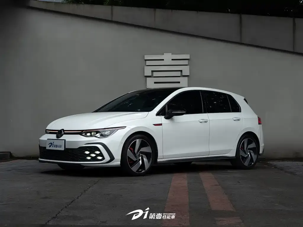 Volkswagen Golf GTI — фото 1
