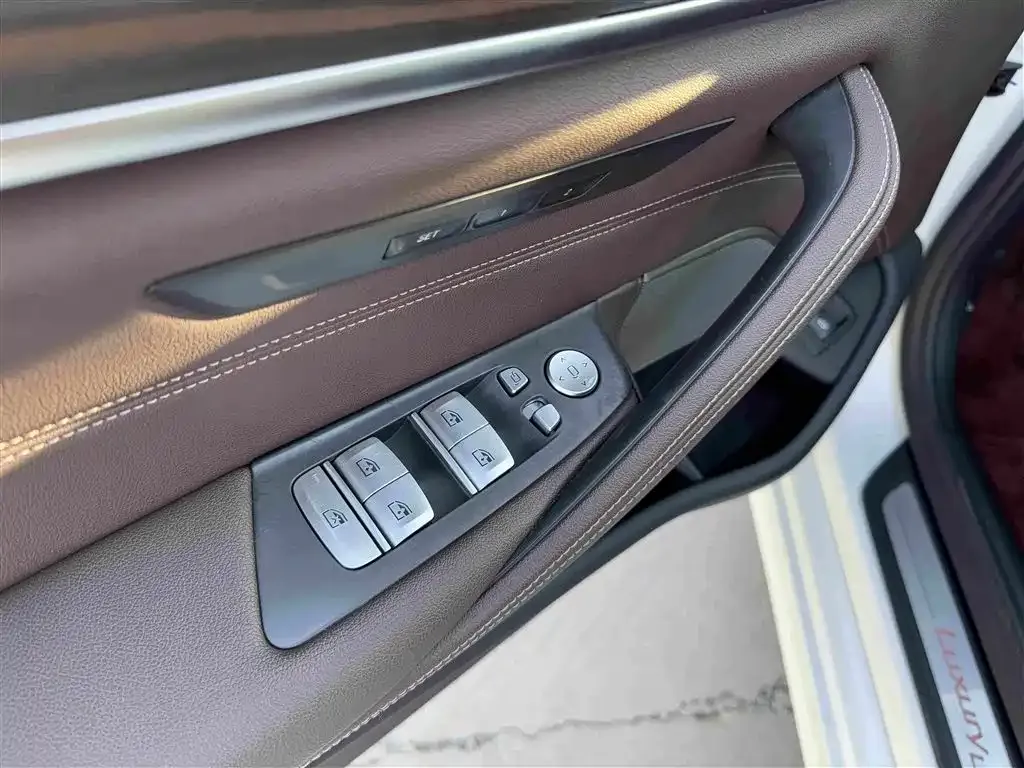 BMW 5 Series — фото 6