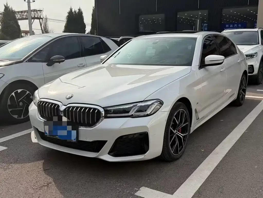 BMW 5 Series — фото 1