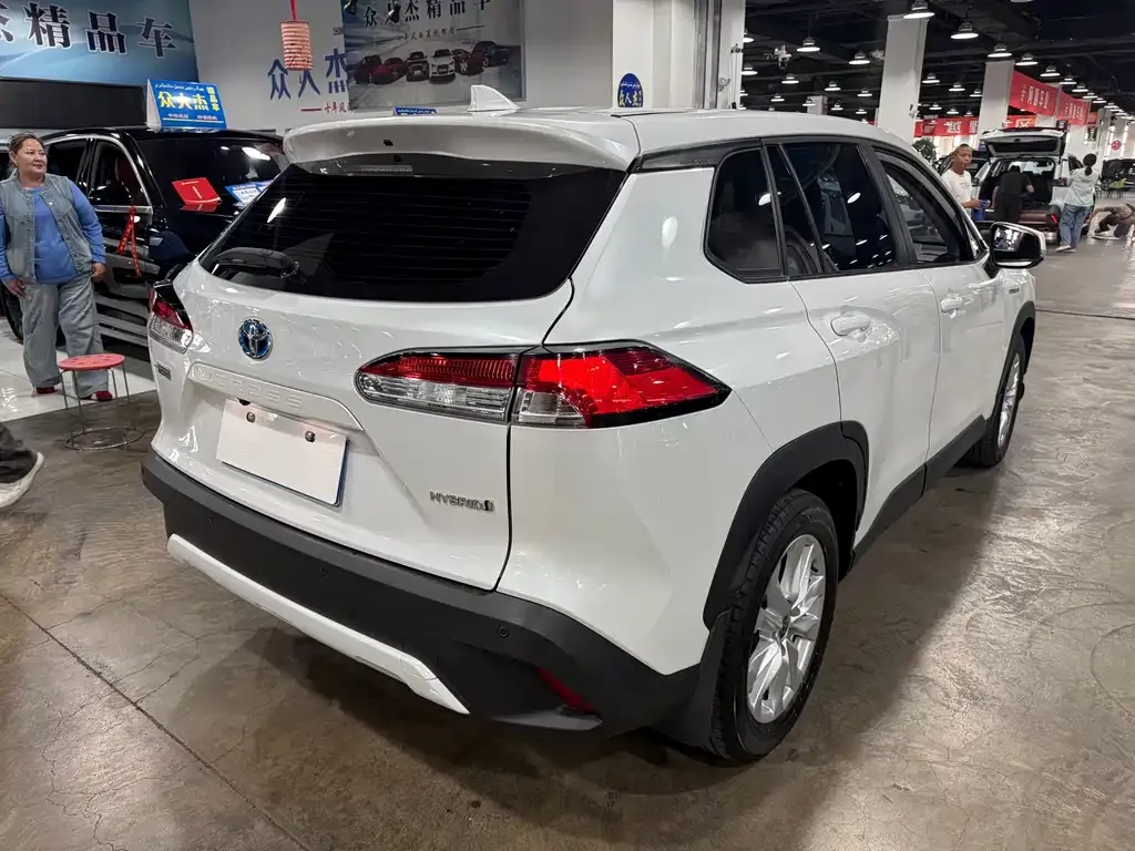 Toyota Corolla Cross — фото 9