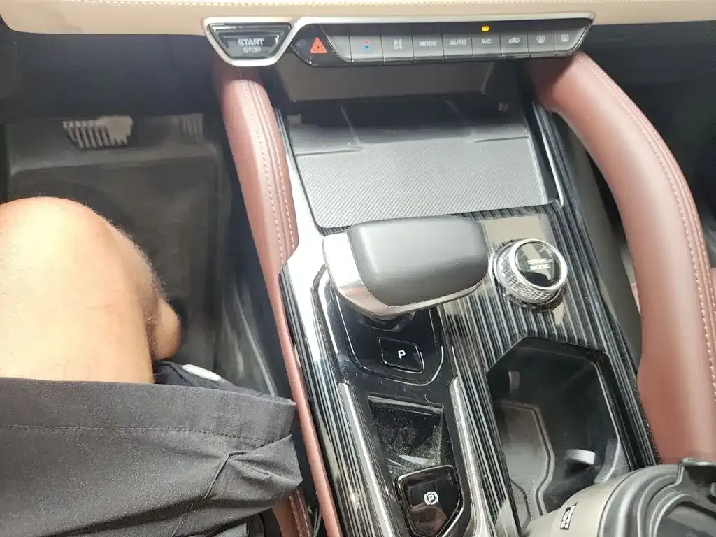 Geely Xingyue L — фото 6
