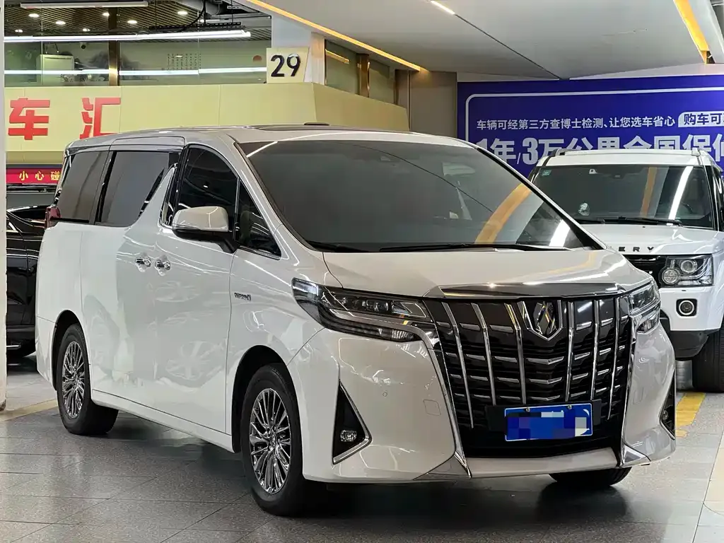 Toyota Alphard — фото 7