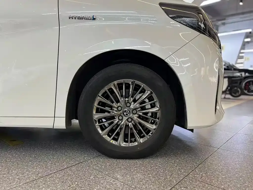 Toyota Alphard — фото 8