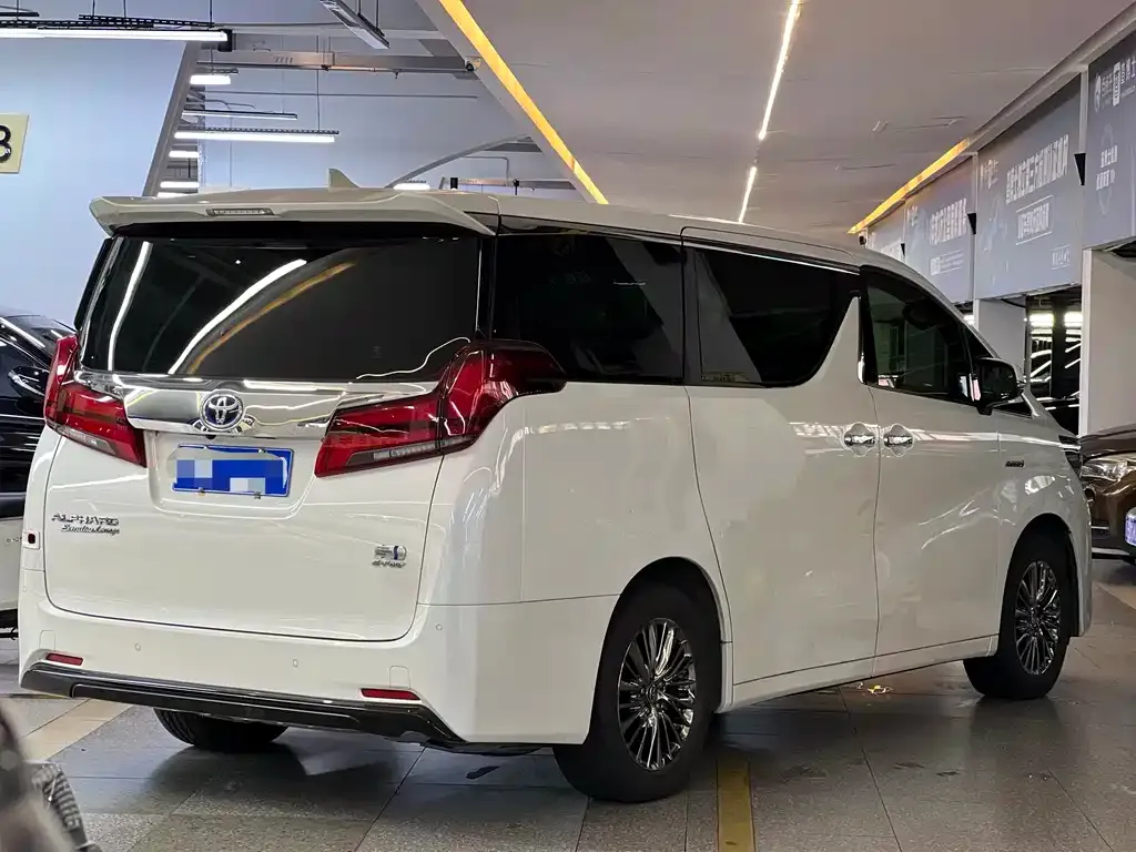 Toyota Alphard — фото 6