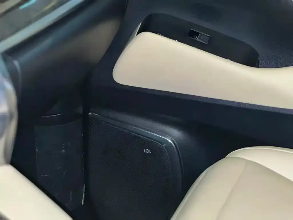 Toyota Alphard — фото 2