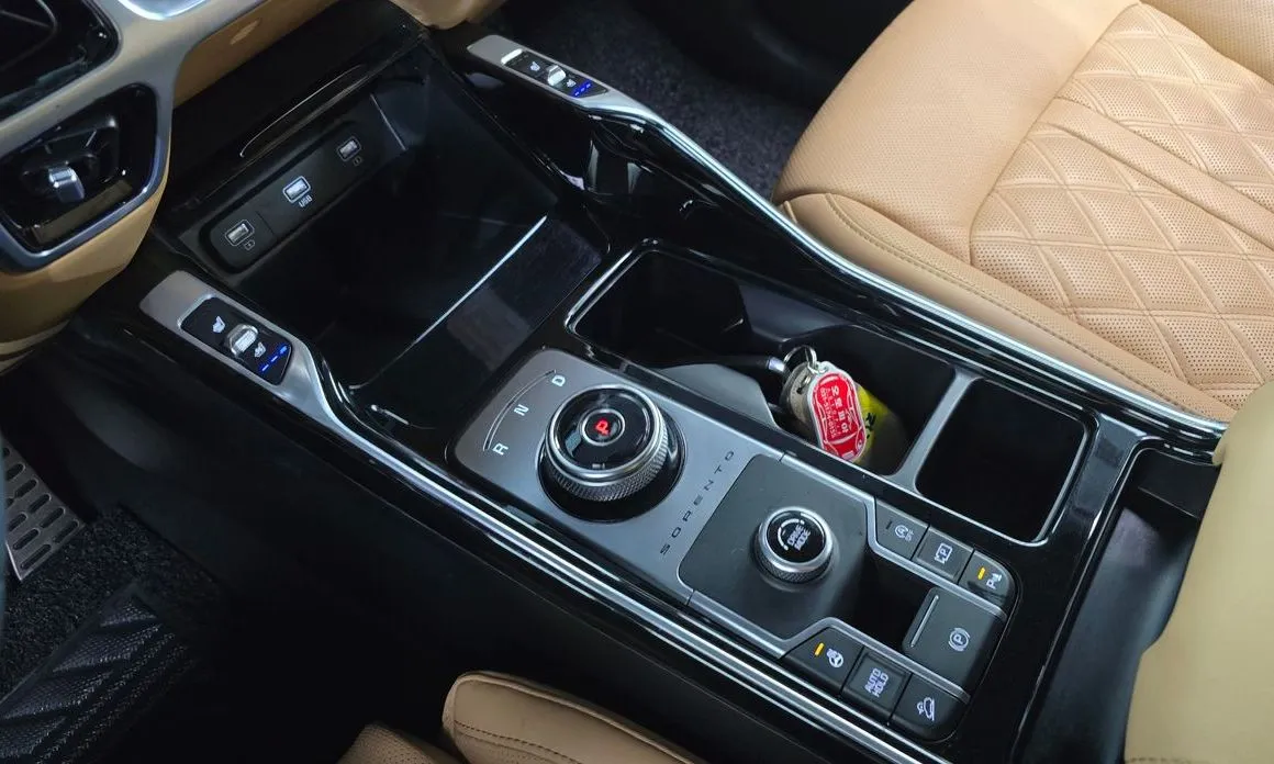 Kia Sorento — фото 9