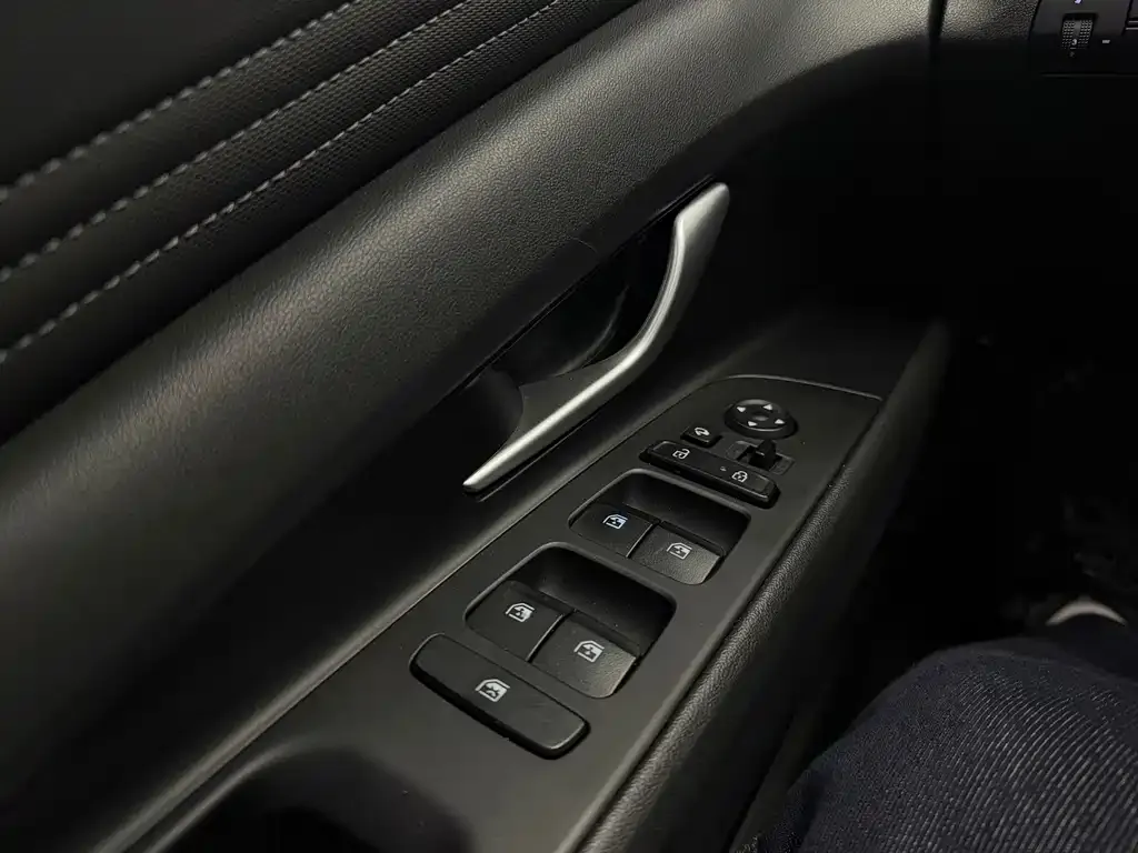 Hyundai Elantra — фото 4