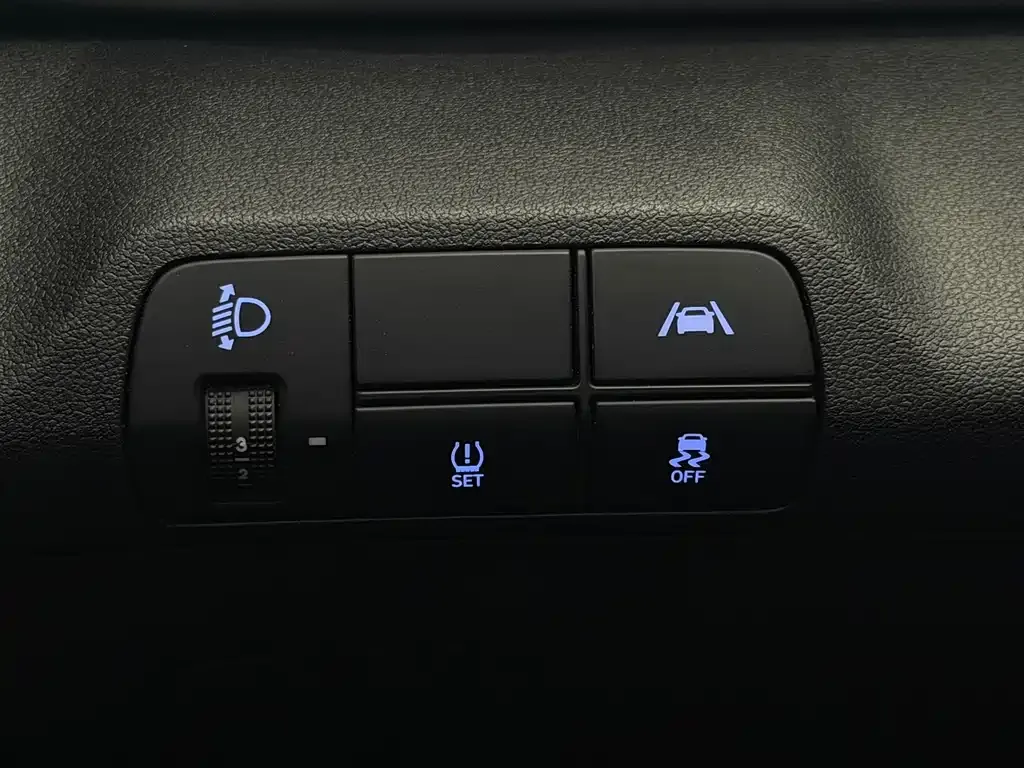 Hyundai Elantra — фото 8