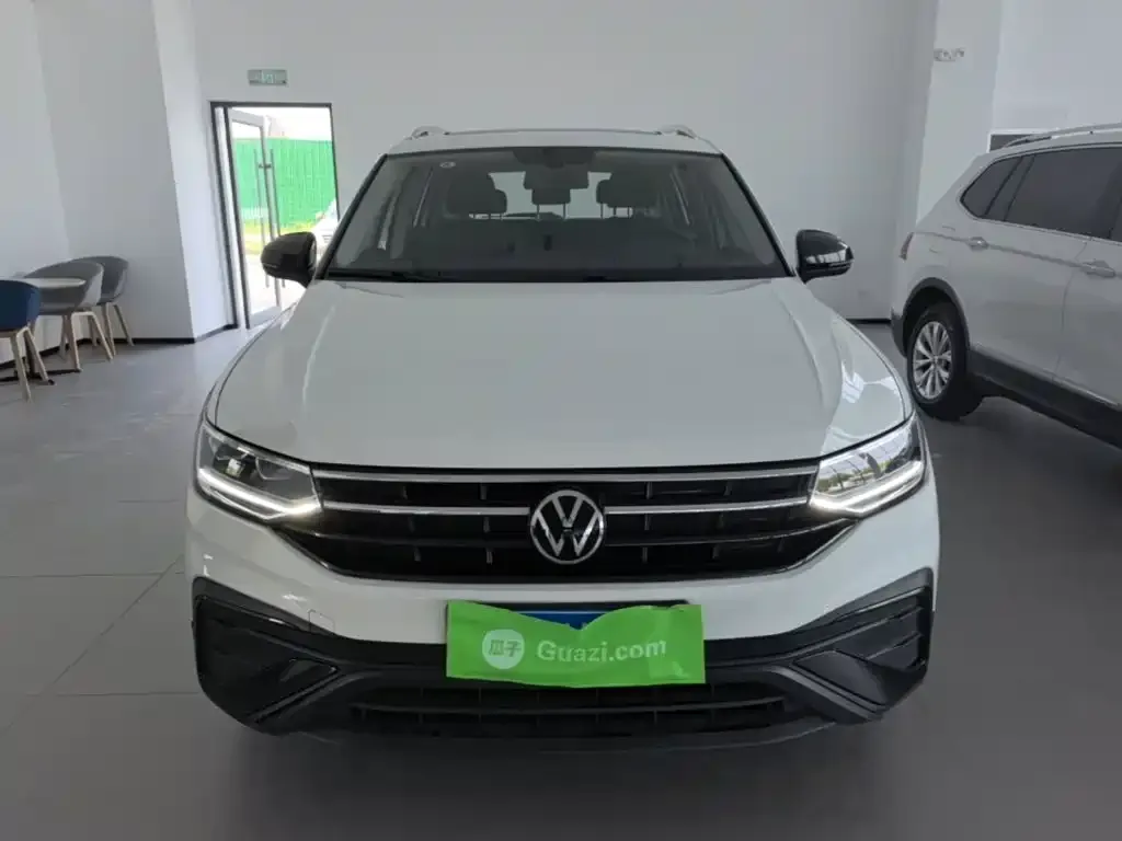 Volkswagen Tiguan L — фото 9
