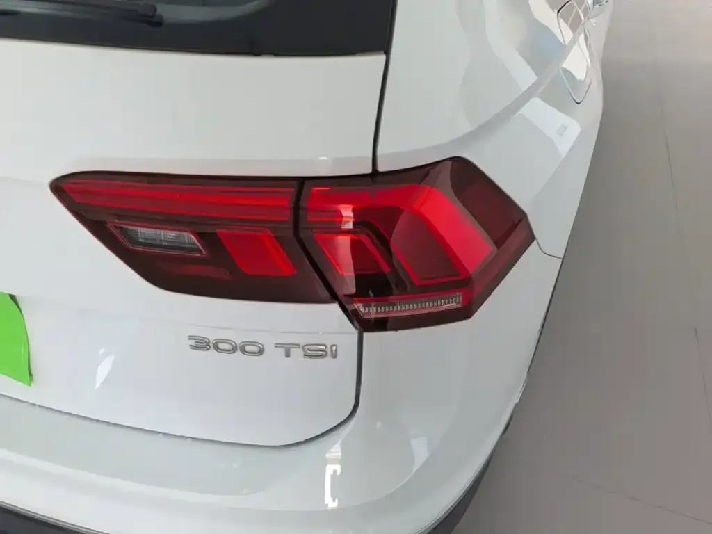 Volkswagen Tiguan L — фото 2