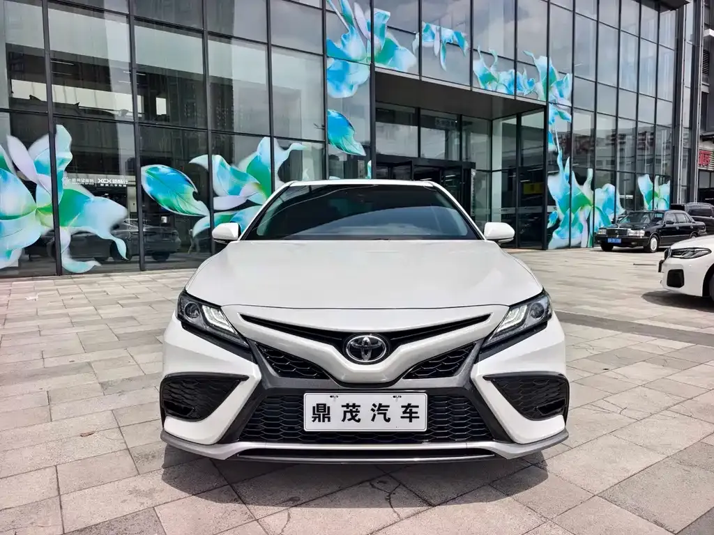 Toyota Camry — фото 7