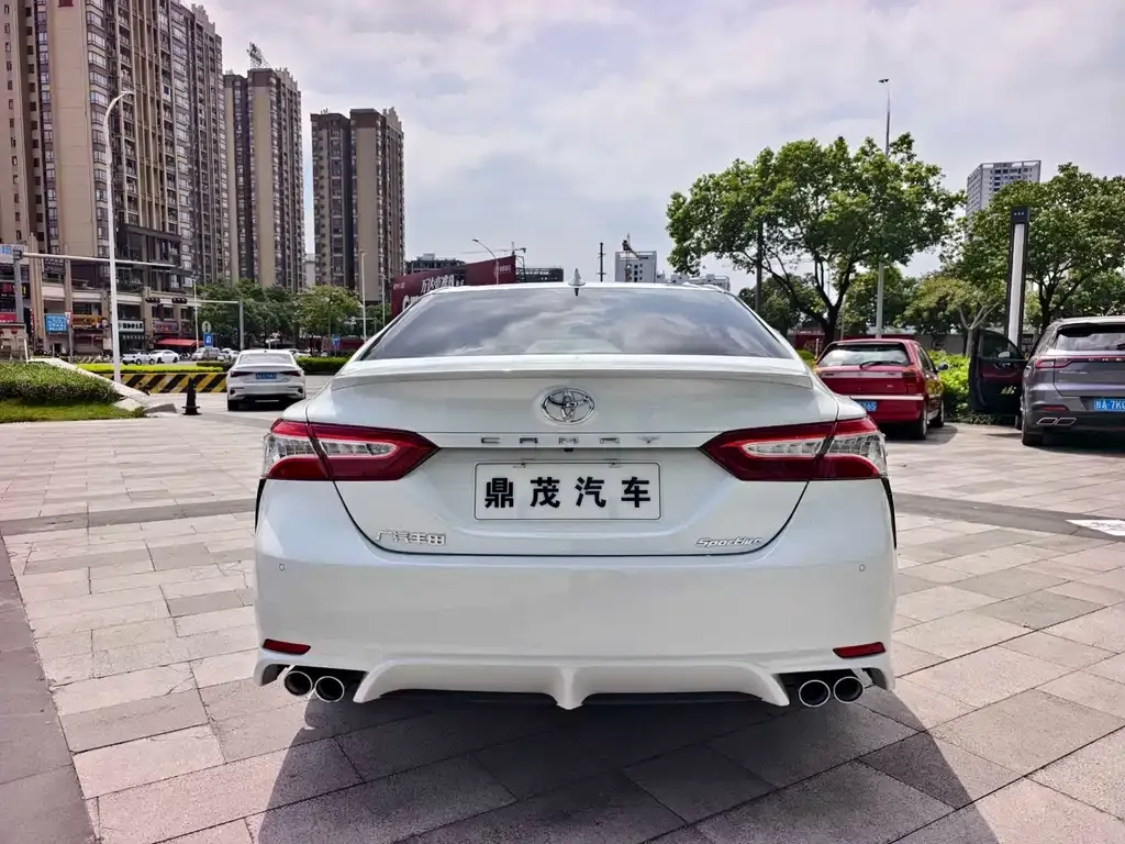 Toyota Camry — фото 8