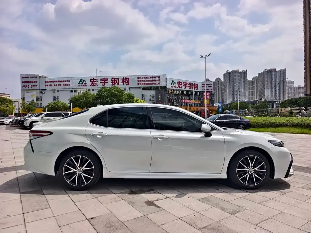 Toyota Camry — фото 5