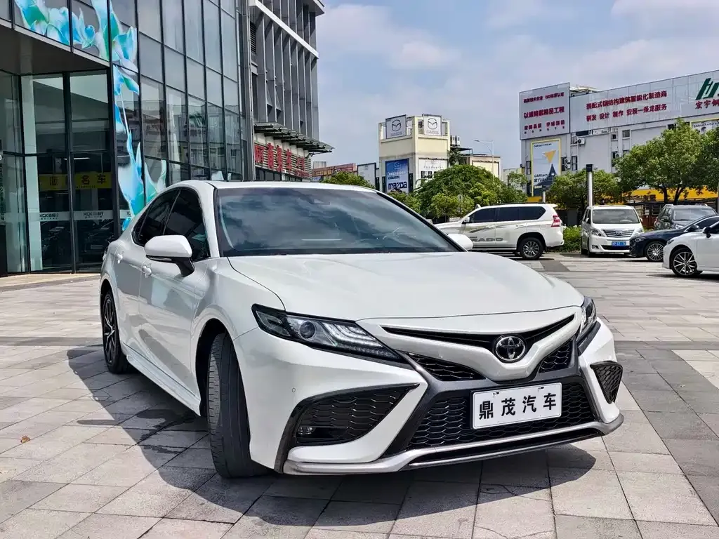 Toyota Camry — фото 4
