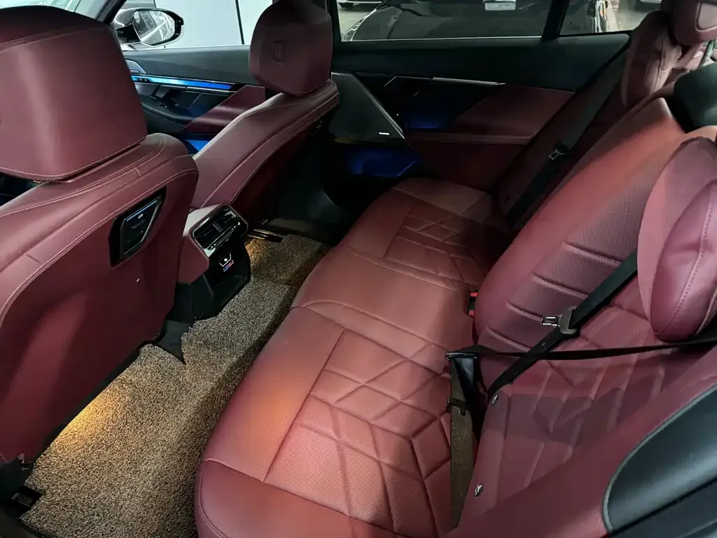 BMW 5 Series — фото 10