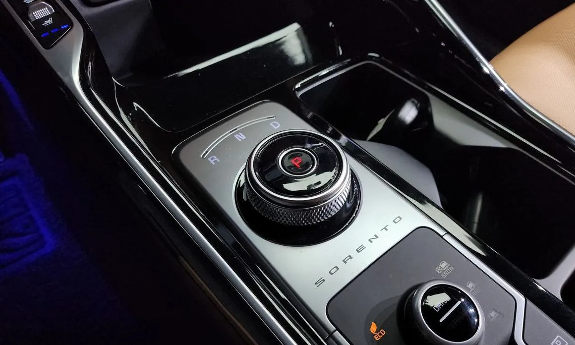 Kia Sorento — фото 6