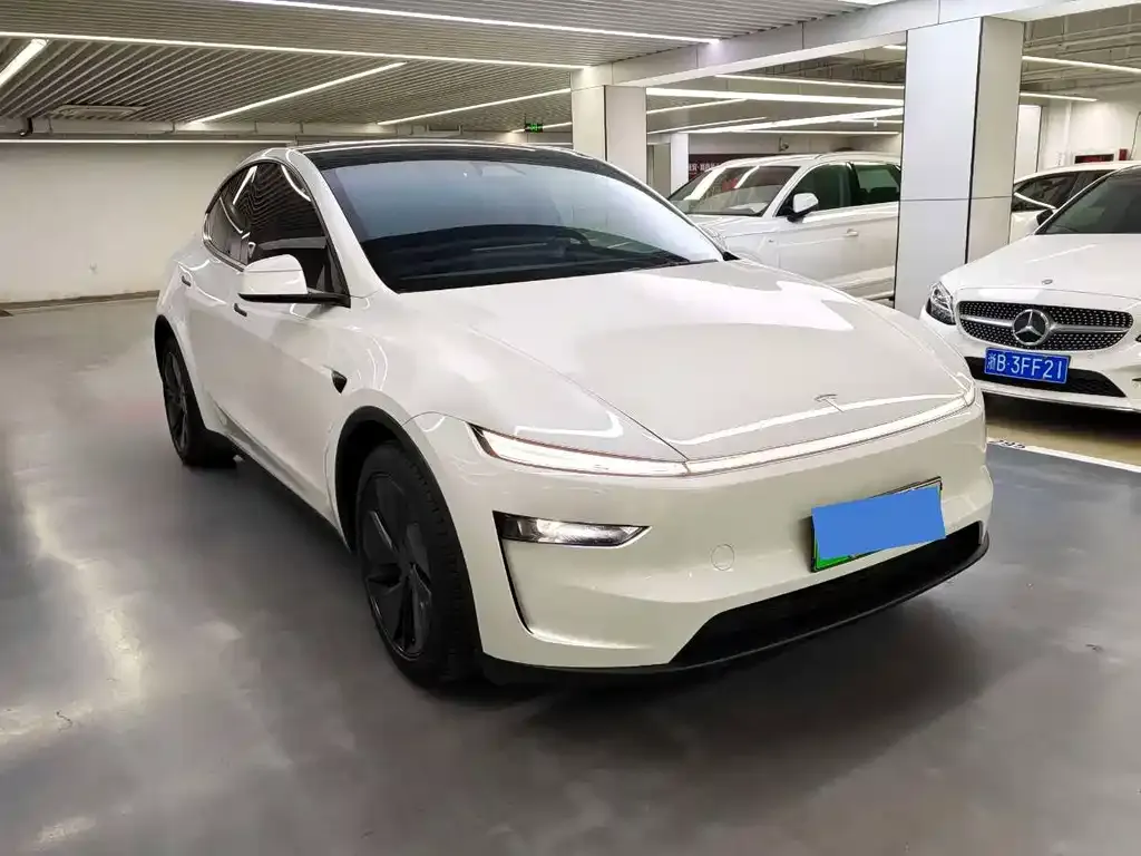 Tesla Model Y — фото 9
