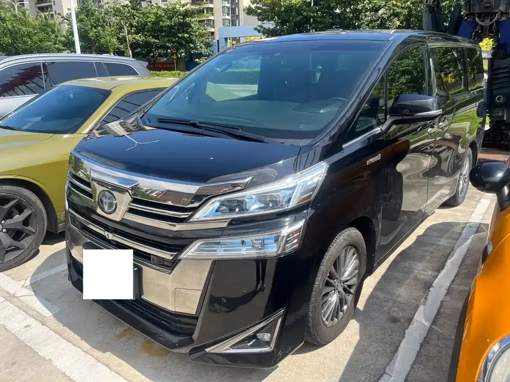 Toyota Vellfire — фото 1